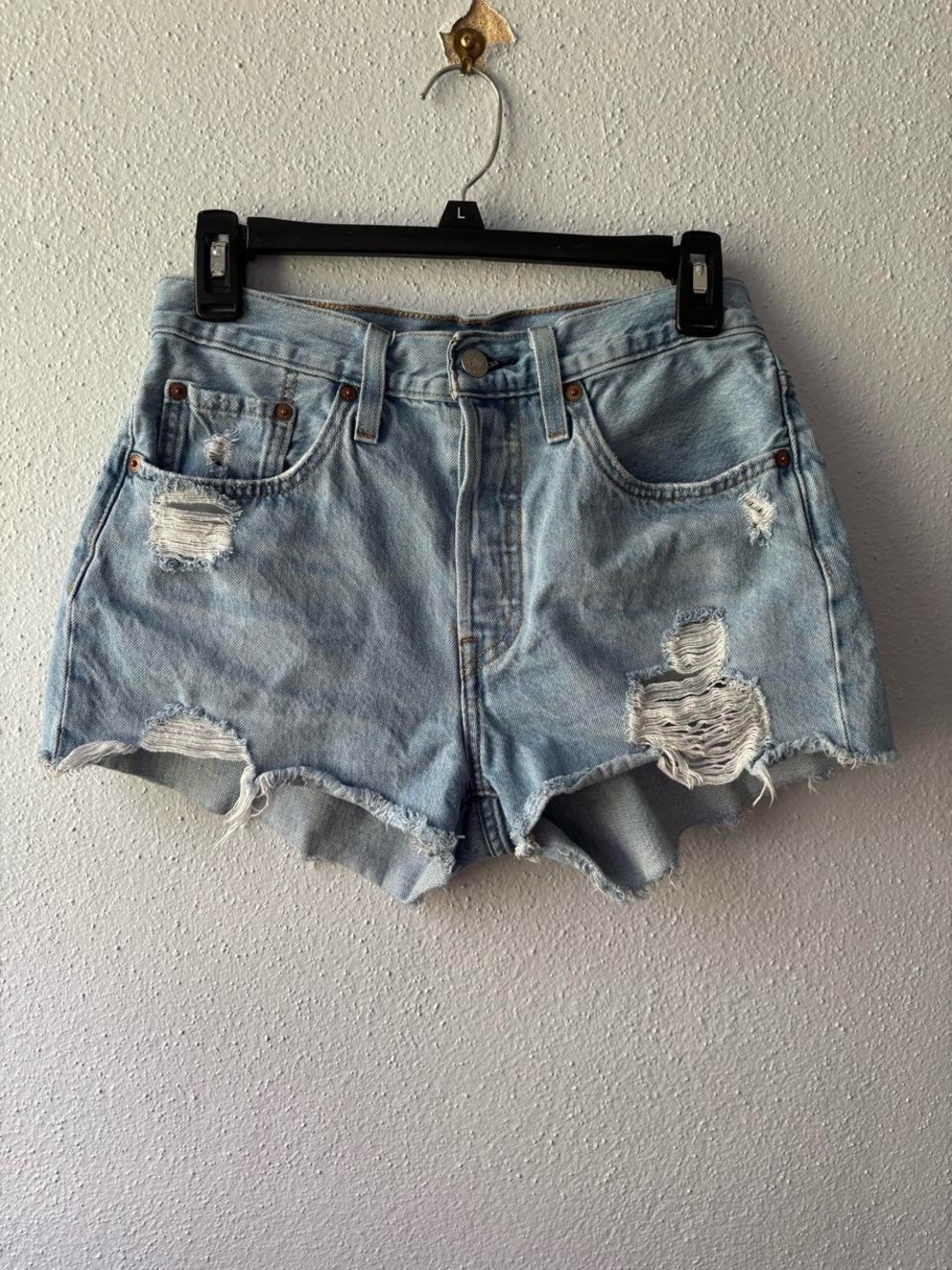 🩵LEVI’S 501 DISTRESSED SHORTS